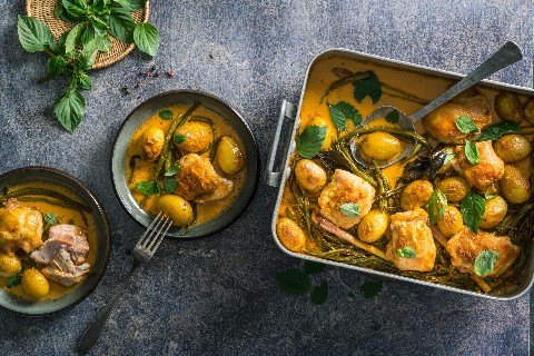 Oven-baked potato and chicken curry