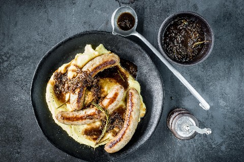 Bier-Zwiebelsauce mit Bratwurst