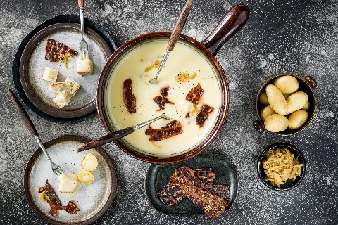 Fondue aux oignons et au lard