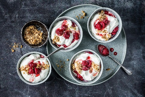 Quark cream with gingerbread crumble
