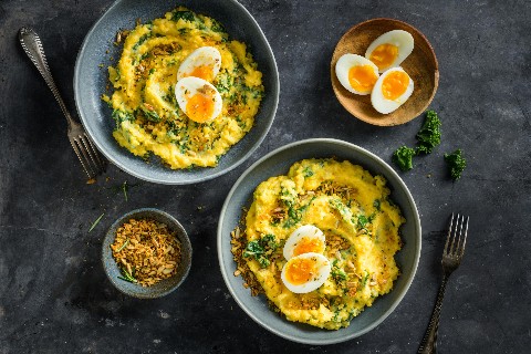 Kale polenta with egg