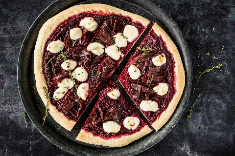 Pizza aux betteraves et au mascarpone
