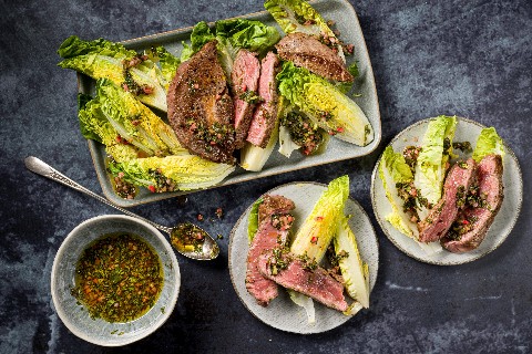 Bistecche di manzo con salsa chimichurri ai ravanelli