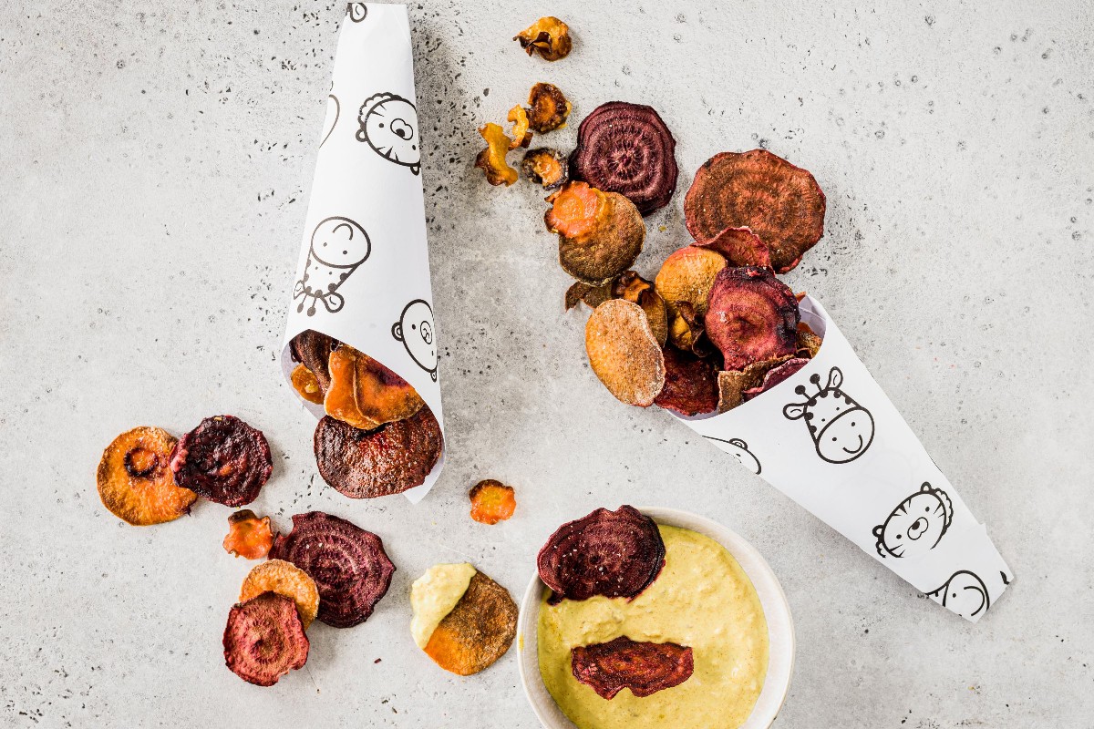 Vegetable crisps with curry dip - Recipes | little FOOBY