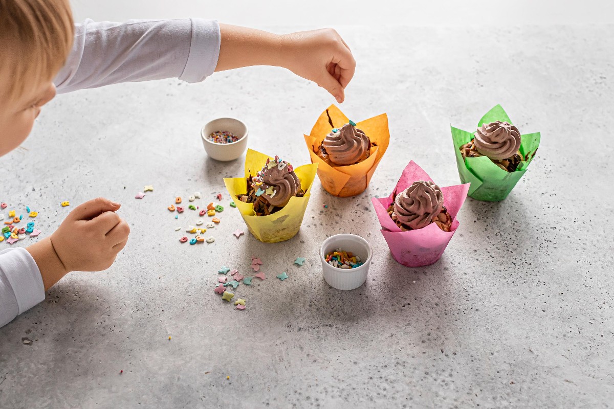 Chocolate cupcakes (yoghurt pot recipe) - Recipes | little FOOBY