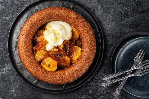 Savarin con insalata di datteri e clementine