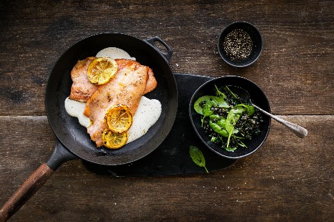 Lachsforellenfilets mit Senfsauce