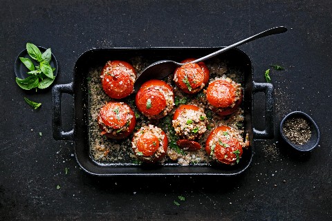Tomates farcies au riz et à la viande hachée