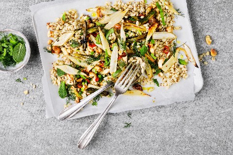 Salade d'orge perlé aux asperges rôties