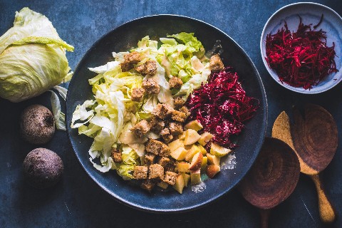 Zuckerhutsalat mit Cashew Lime Dressing