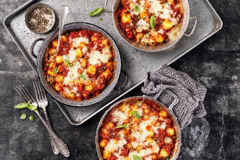 Baked gnocchi in tomato sauce