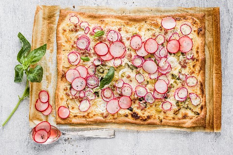 Radish tarte flambée