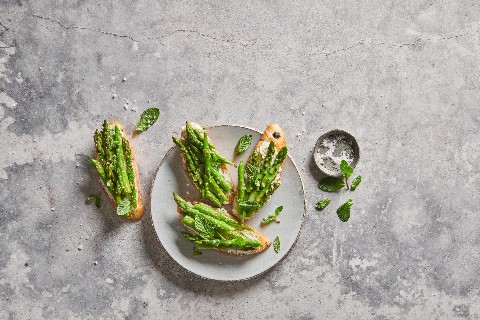 Crostini mit Spargel und Frischkäse
