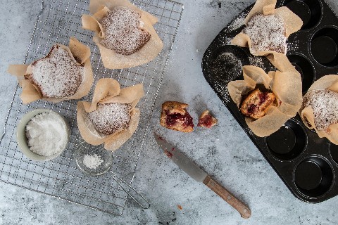 Vanillemuffins mit Konfitürenfüllung