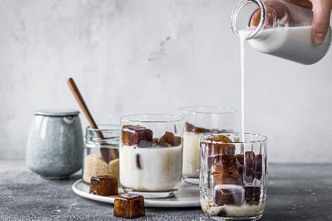 Café glacé et drink aux amandes