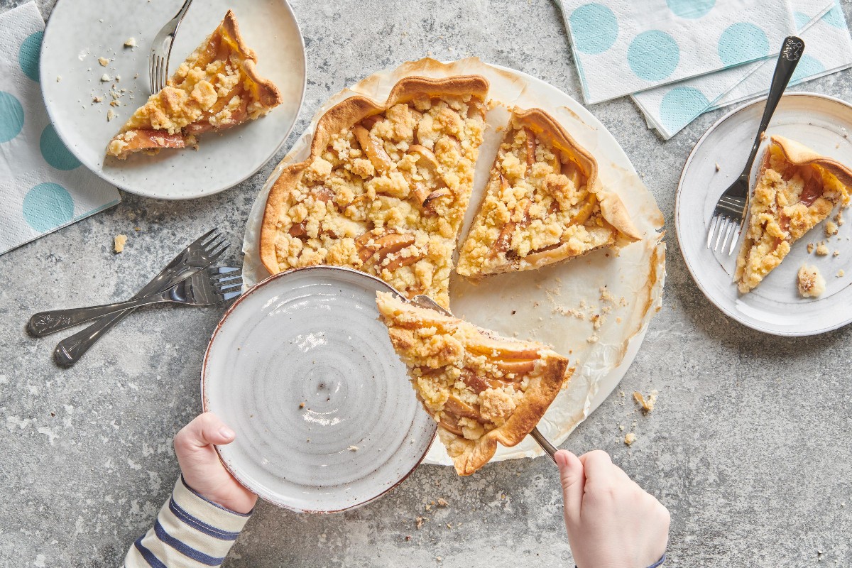 Apple crumble tart - Recipes | little FOOBY