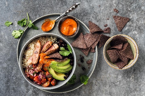 Bowls aux riz, sauce et steak