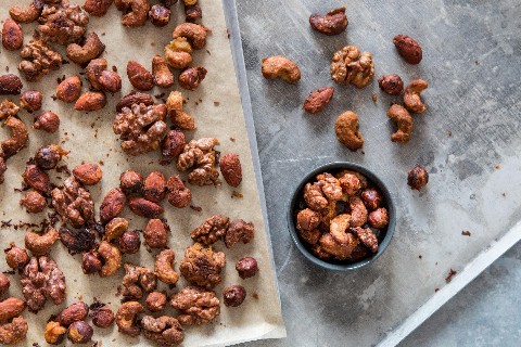 Wasabi mixed nuts