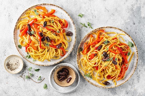 Linguine with saffron and pepper sauce