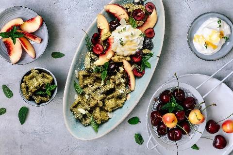Mini gaufres al matcha con macedonia di frutta
