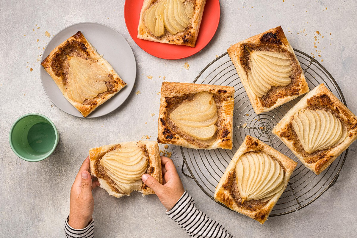 Mini pear tarts with nuts - Recipes | little FOOBY