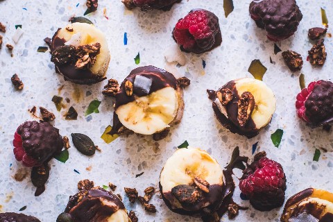 Chocolate-coated fruit bites