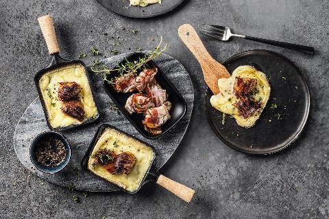 Raclette with apricots wrapped in bacon