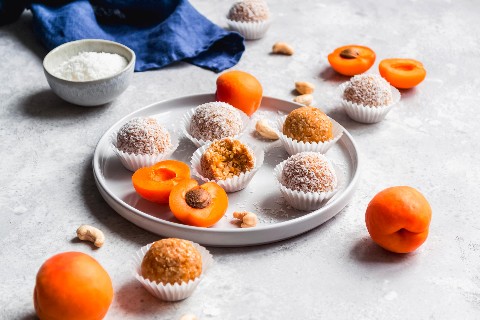 Energy Balls mit Aprikosen und Cashewnüssen