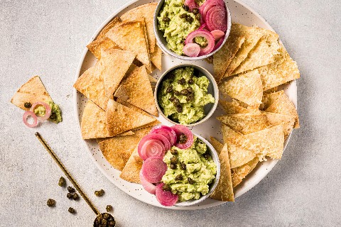 Tortillachips mit Avocado-Knoblauch-Dip