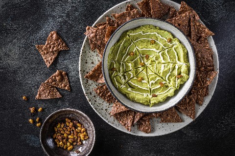 Dip avocat-soja et tortilla chips