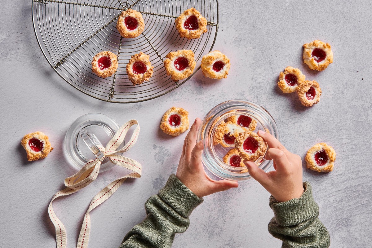 Coconut macaroons with jam - Recipes | little FOOBY