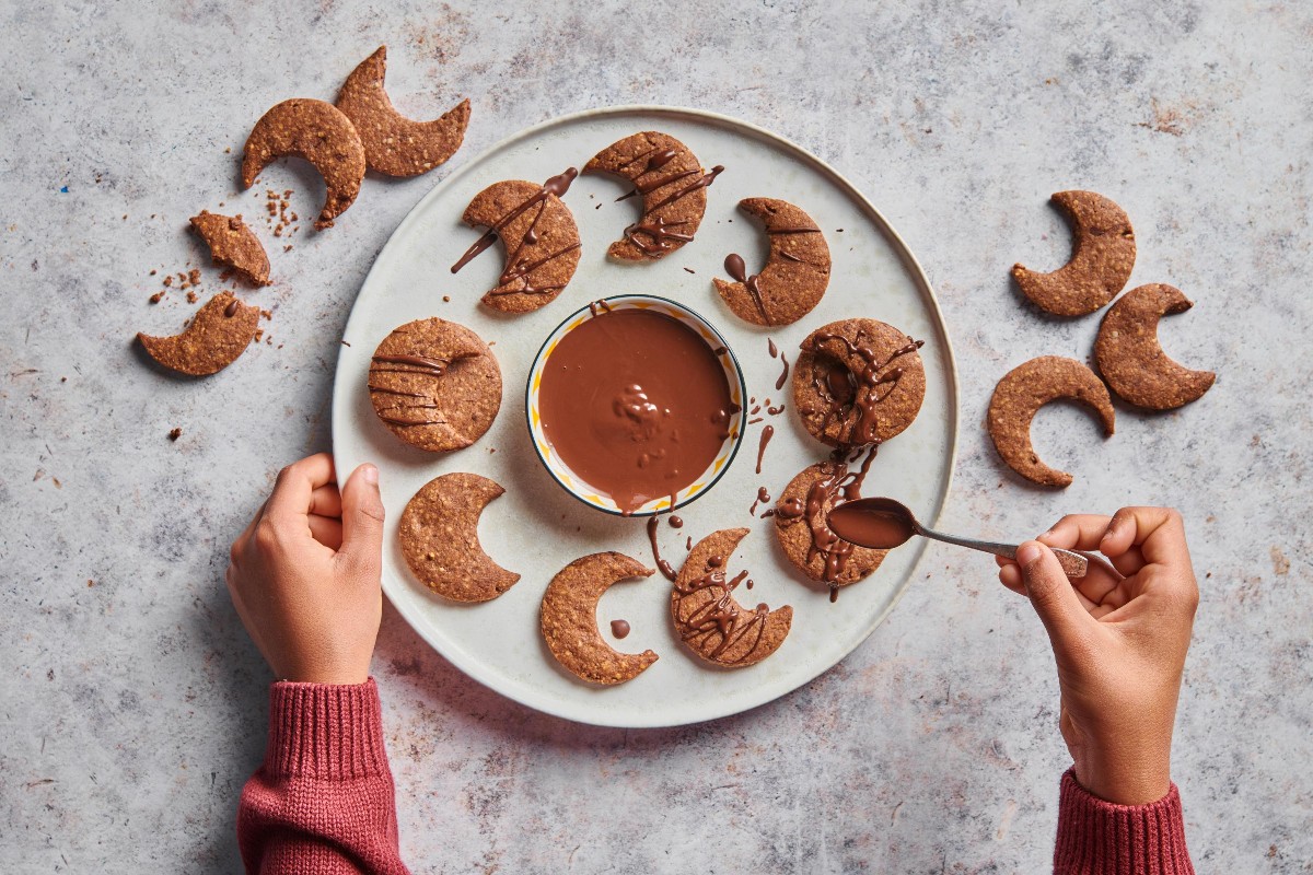 Chocolate moon biscuits - Recipes | little FOOBY