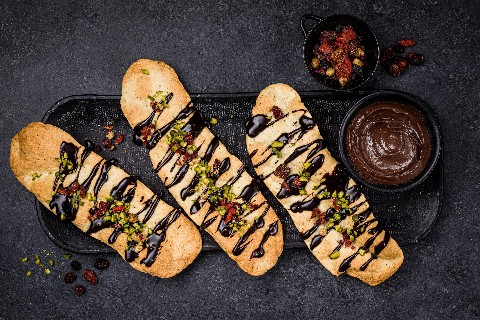 Lingue di suocera con crema di nocciole