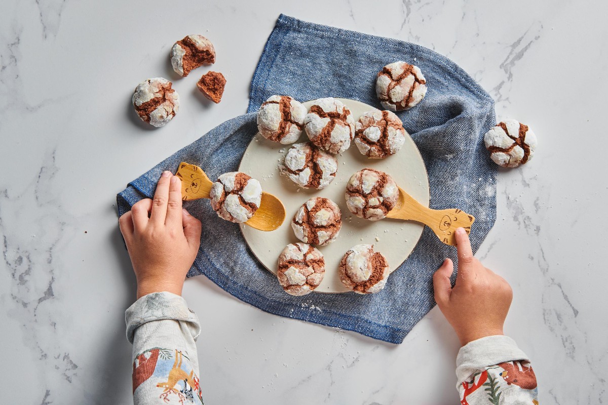 Chocolate crinkle biscuits - Recipes | little FOOBY