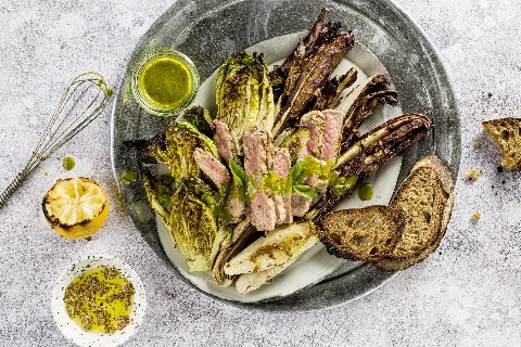 Rindsentrecôtes mit Grillzitronen-Dressing