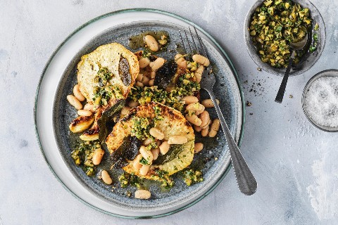 Scaloppine di sedano rapa con salsa di olive