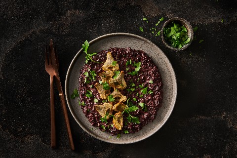 Risotto Venere con carciofi al forno
