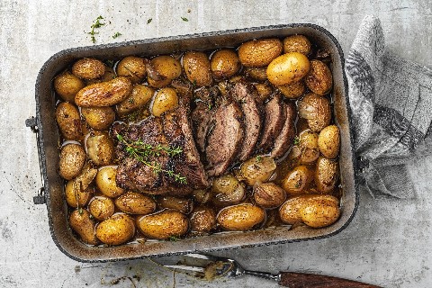 Arrosto di spalla d’agnello con patate al limone