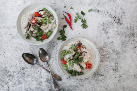 Tom Kha Gai mit Reisnudeln