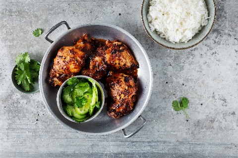 Steaks de poulet avec une sauce aux cacahuètes