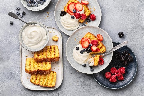 Cake grigliato al limone con bacche