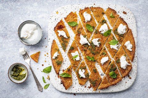 Farinata mit Pesto und Burrata