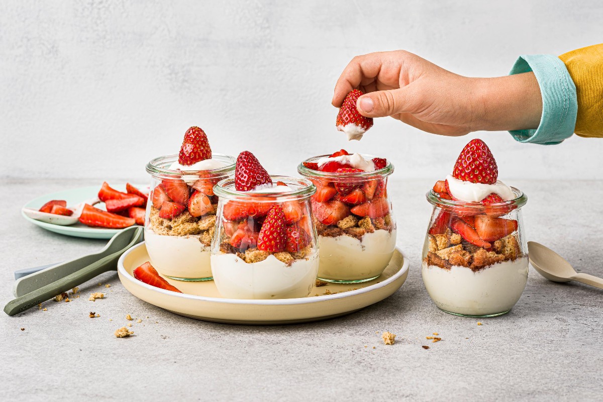 Strawberry quark cream - Recipes | little FOOBY