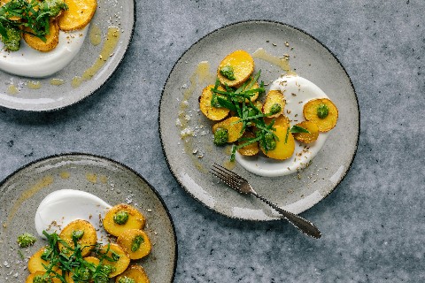 Ofenkartoffeln mit Bärlauchpesto und Jogurt