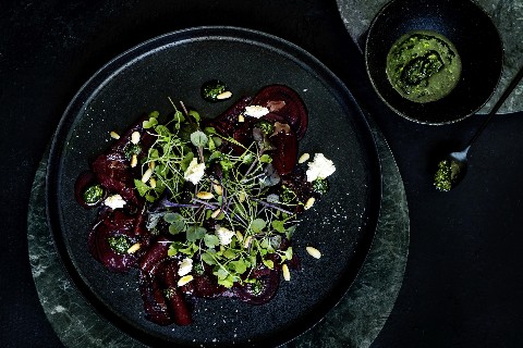 Insalata primaverile di barbabietole rosse