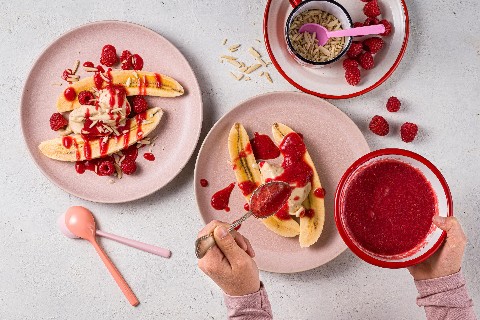 Banana split con lamponi