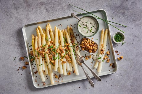 Asperges blanches avec une mayonnaise vegan