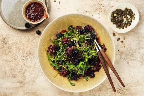 Rocket and blackberry salad