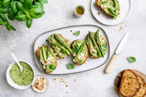 Spargelpesto-Toast