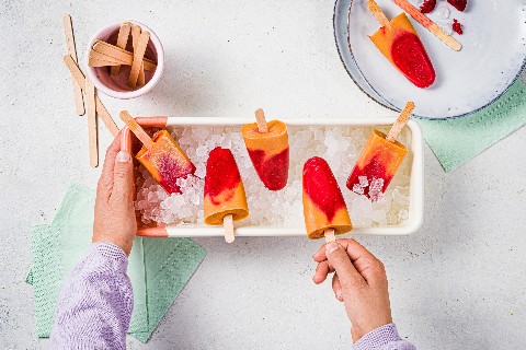 Bâtonnets glacés aux framboises et aux abricots